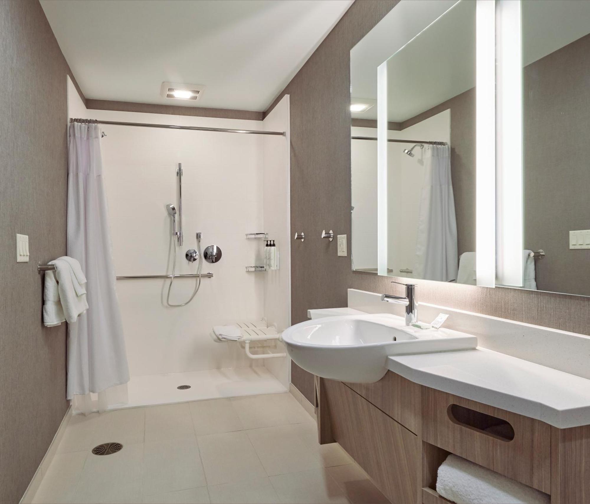 Hotel Springhill By Marriott Airport 2*