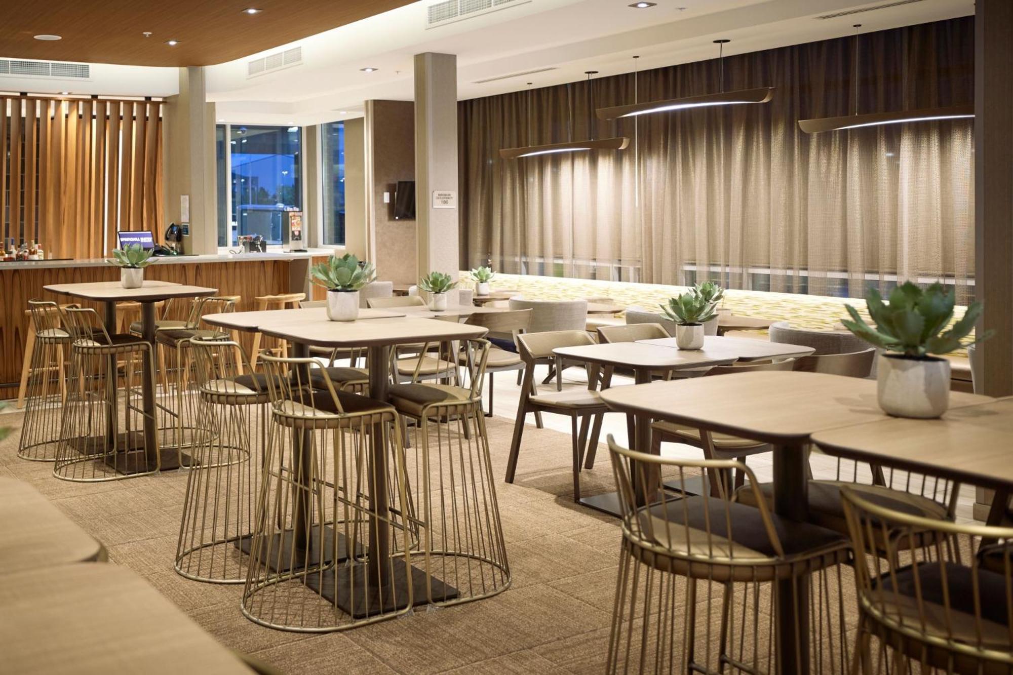 Springhill By Marriott Airport Hotel 2*